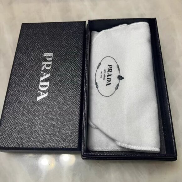 🌻Prada Circle Keychain🌻 - Picture 3 of 3